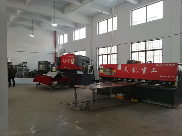 厂房完成一批不锈钢调理设备生产，按图定制件进入装配阶段